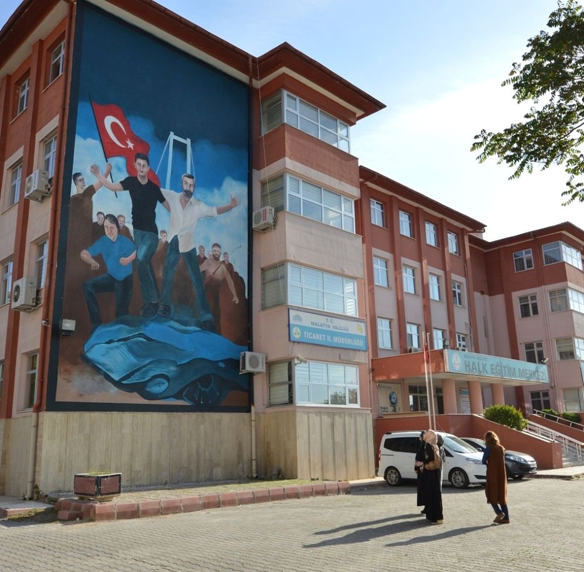 15 Temmuz\'da Oğlu ve Eşi Şehit Düşen Nihal Olçok Duygusal Anlar Yaşadı