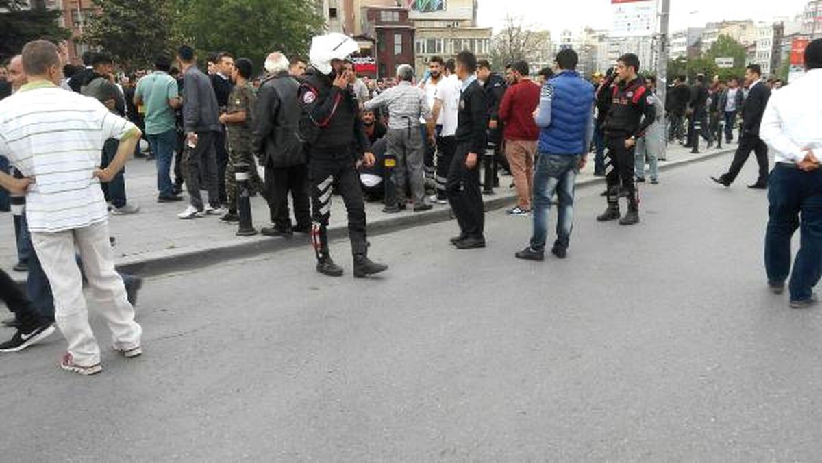 4- Fatih\'te Silahlar Patladı: 1\'i Polis 3 Yaralı