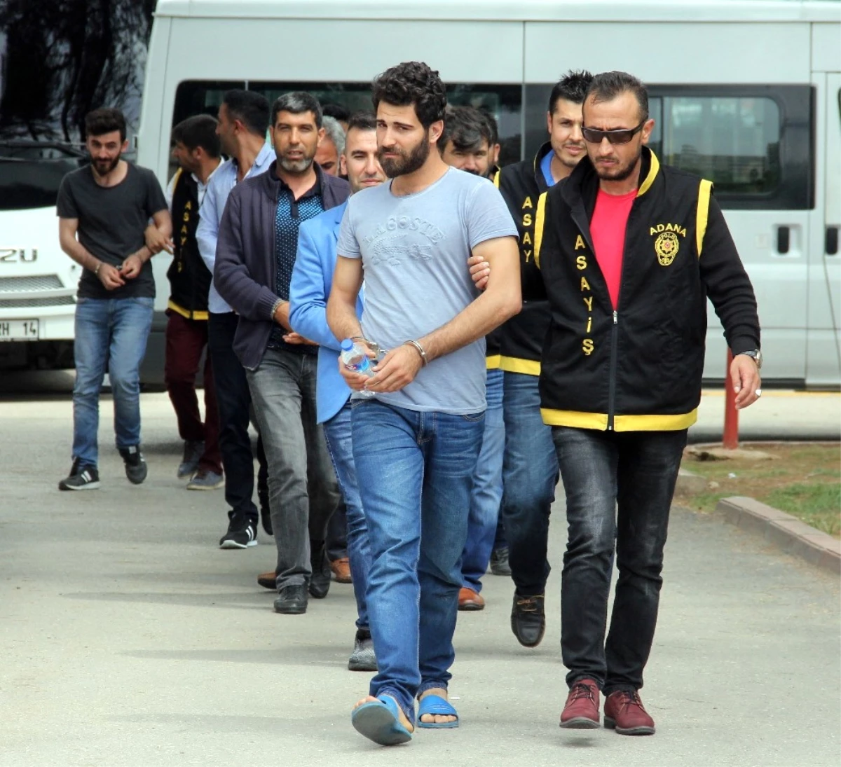 Adana\'da Yasa Dışı Bahis Operasyonu: 12 Gözaltı
