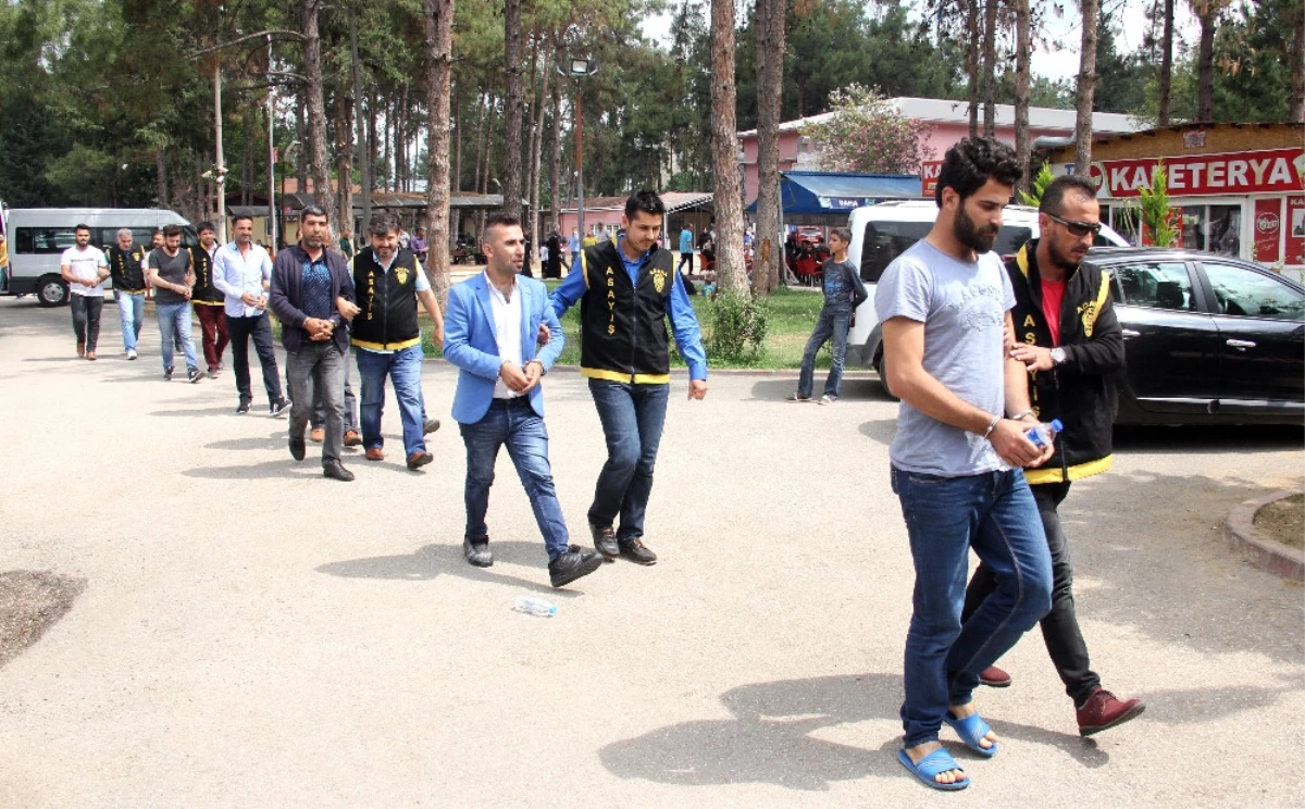 Adana\'da Yasa Dışı Bahis Operasyonu: 12 Gözaltı