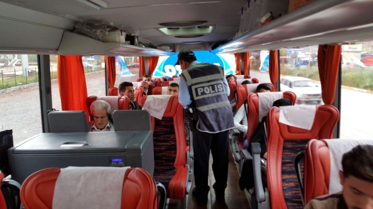 Afganlı Mülteciler Otobüste Yakalandı