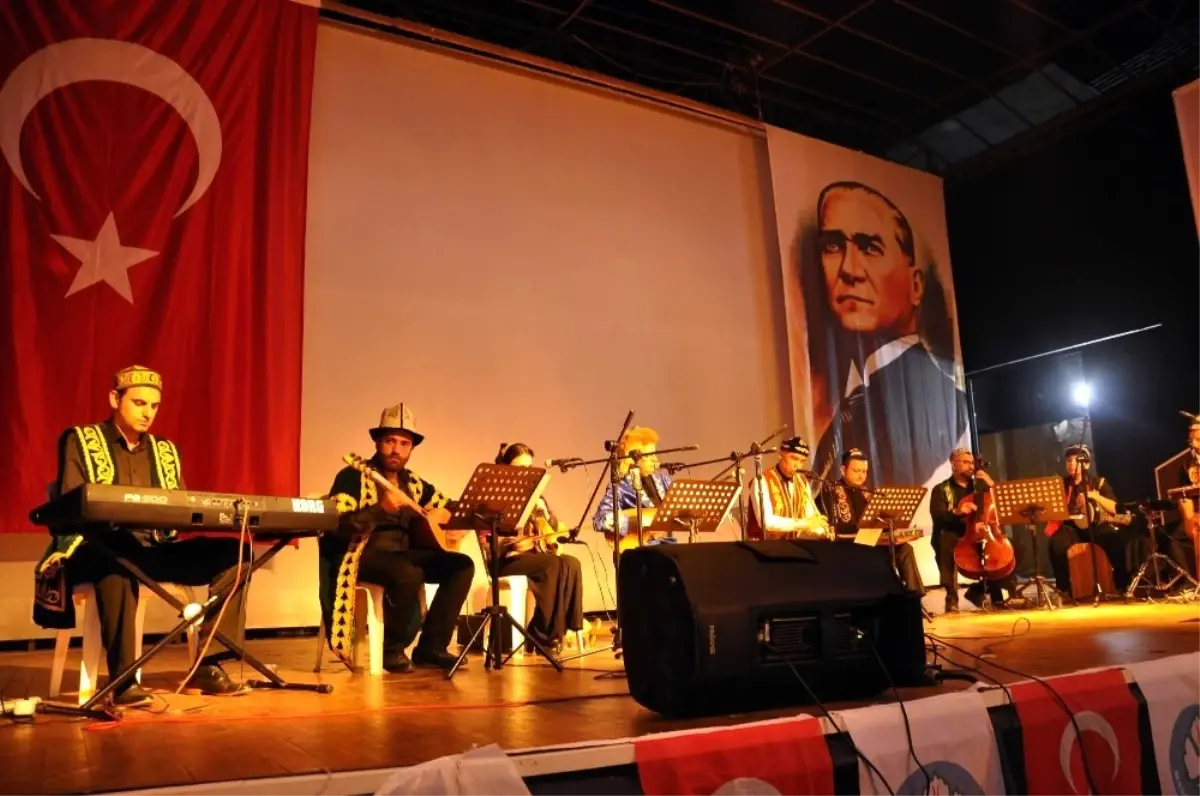 Akhisar\'da Gönülleri Fetheden Konser