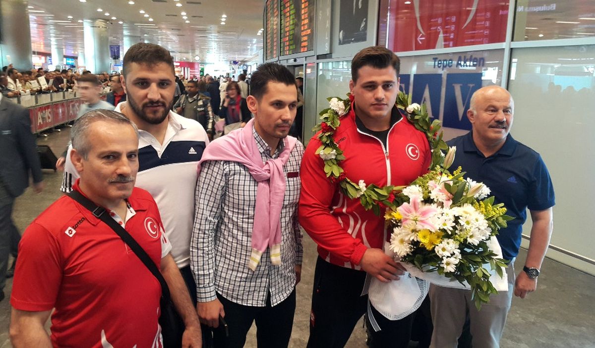 Avrupa\'ya Istiklal Marşımızı Ezberlettik"
