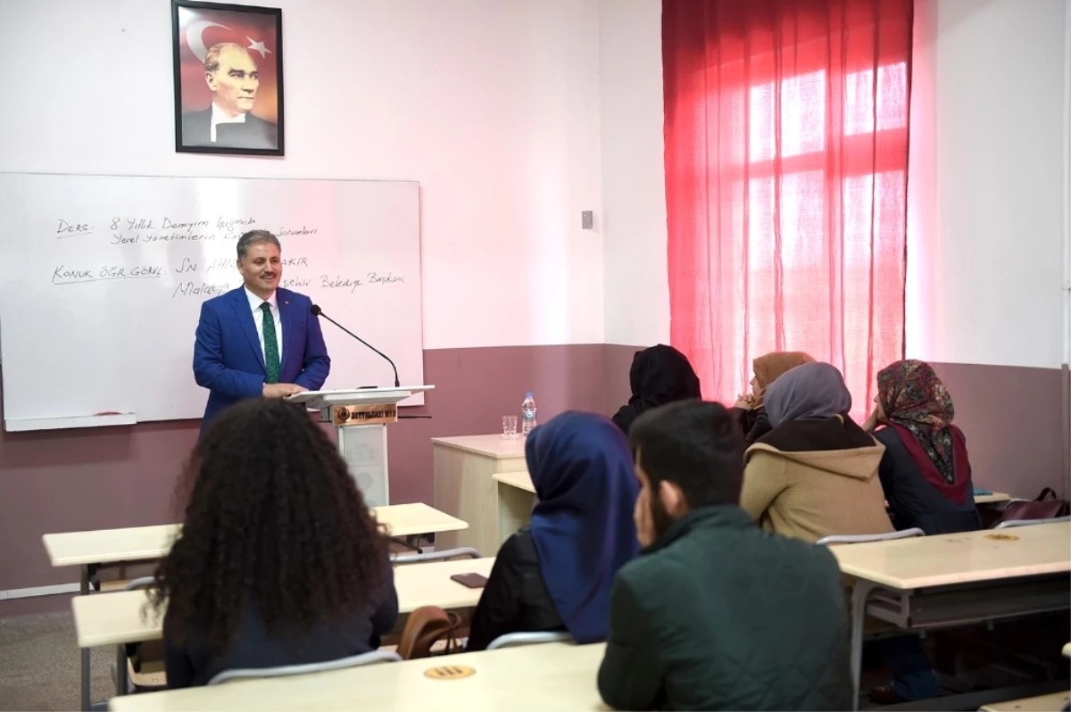 Çakır, İnönü Üniversitesinde Yerel Yönetimler Öğrencilerine Ders Anlattı