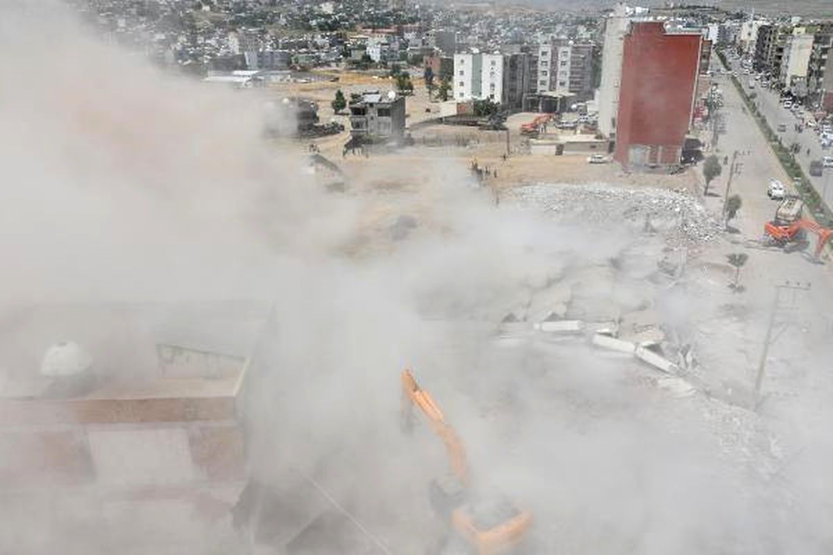Dha Yurt: Cizre\'de 7 Katlı Bina Saniyeler İçinde Yerle Bir Oldu