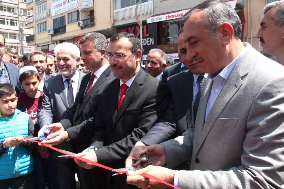 Elazığ\'da Yetim Çocuklar İçin Kermes Açıldı