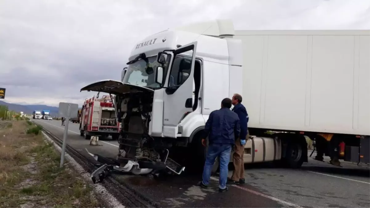 Erzincan da Trafik Kazası; 2 Ölü, 3 Yaralı