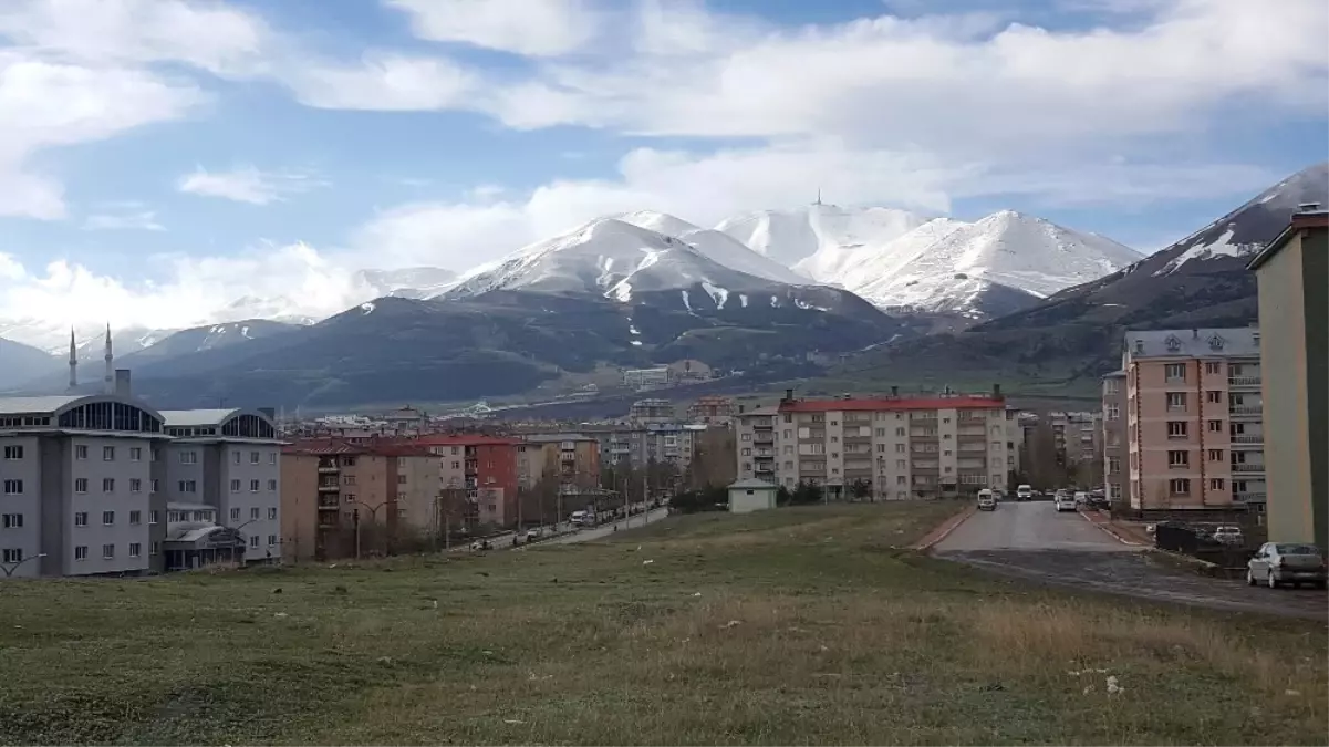 Erzurum\'un Yüksek Kesimlerine Mayıs Karı