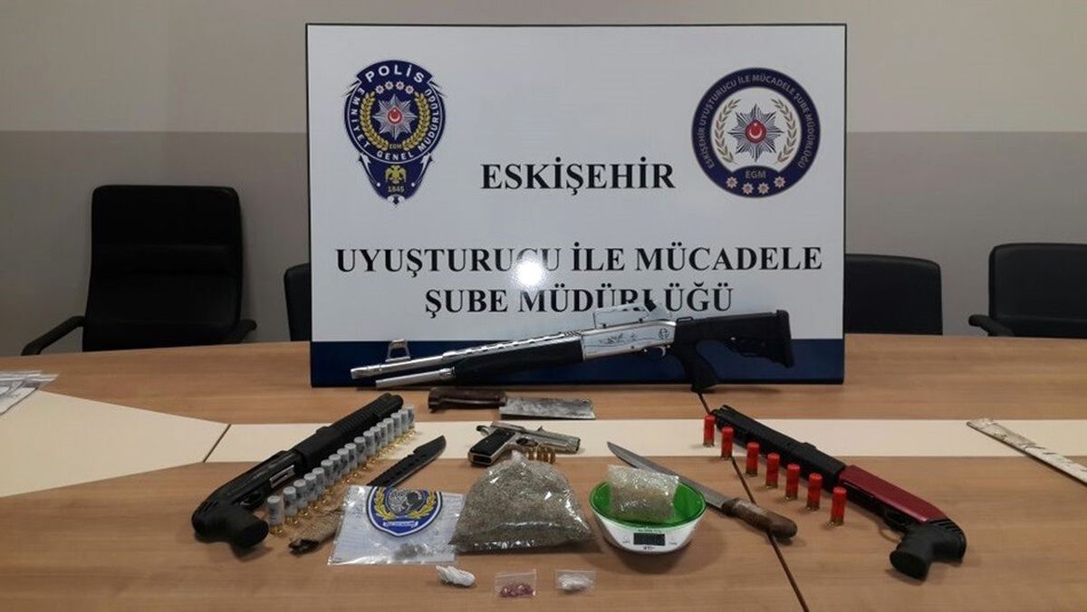 Eskişehir\'deki Uyuşturucu Operasyonunda 10 Şahıs Yakalandı