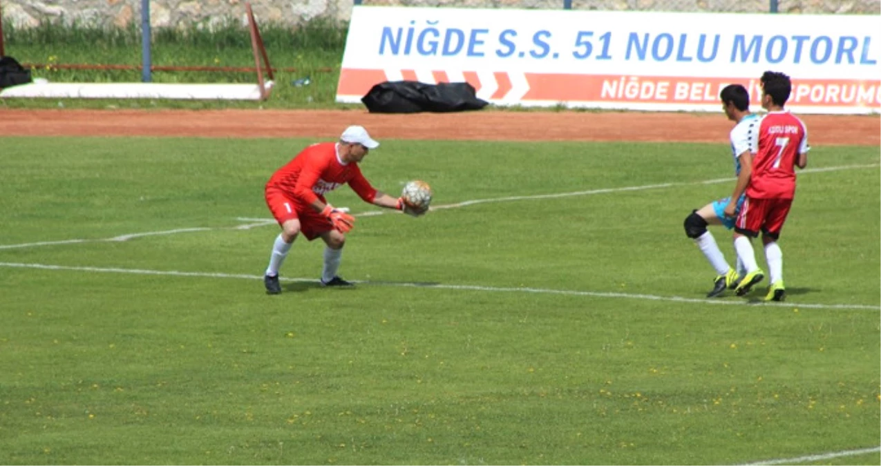 Kaleci, Amatör Lig Finaline Fenerbahçe Şapkasıyla Çıktı