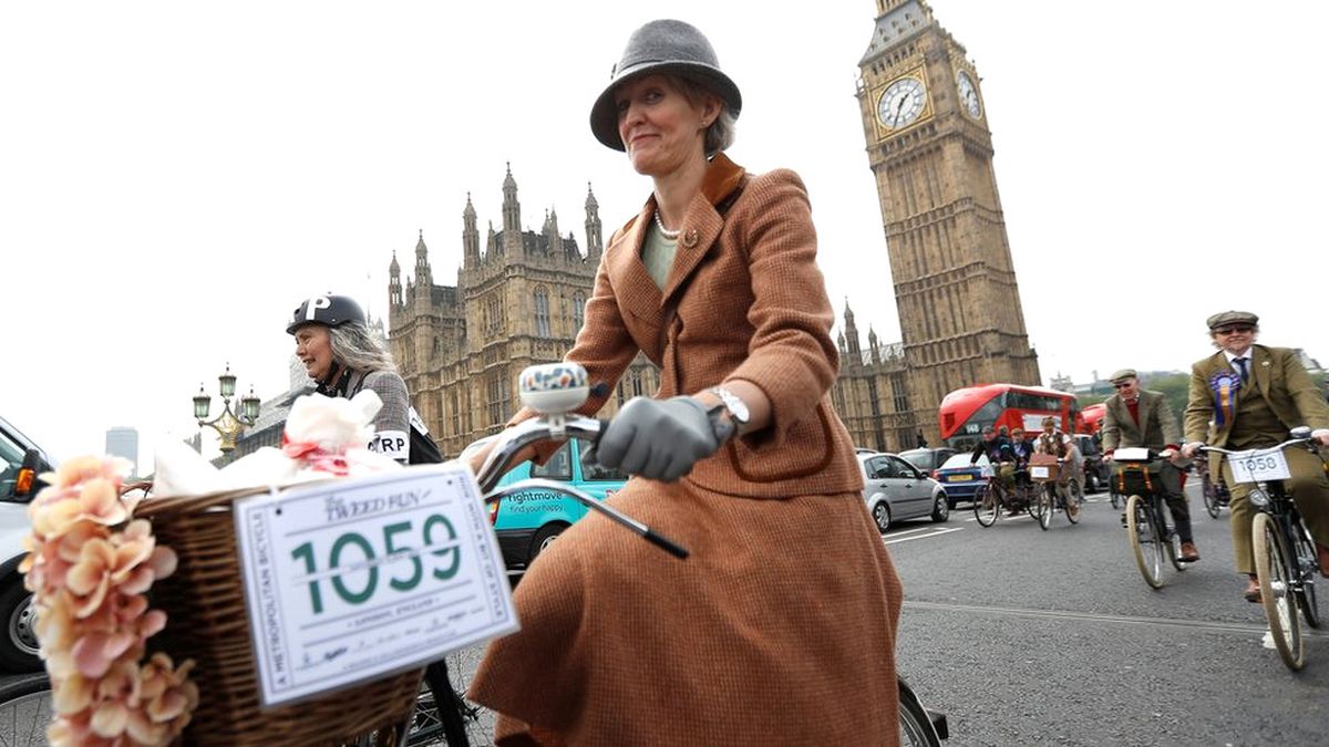 Fotoğraflarla: Londra\'da Geleneksel Kostümlü Bisiklet Turu