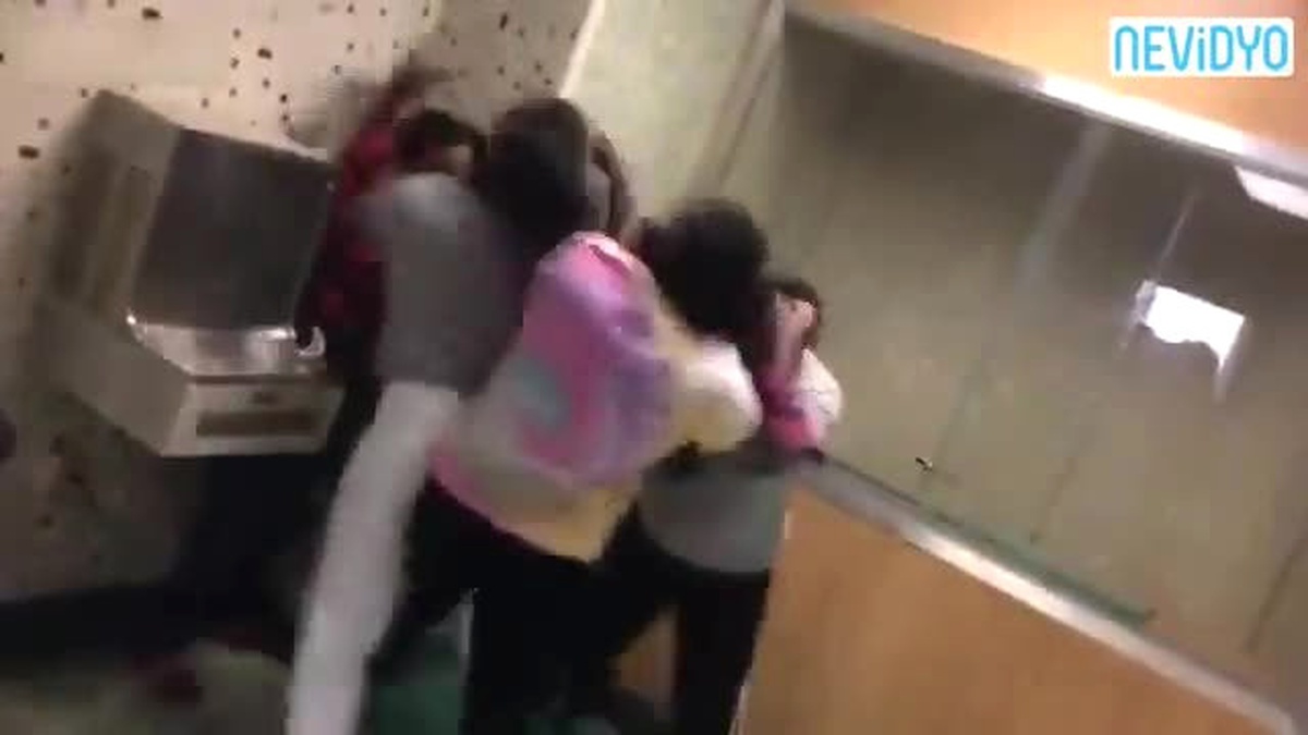 Genç Kızların Kavgasında Yumruklar Konuştu