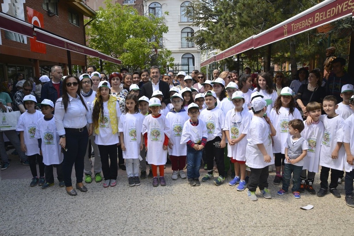 Hoşnudiye\'de Sokak Ağaçlandırma Çalışması