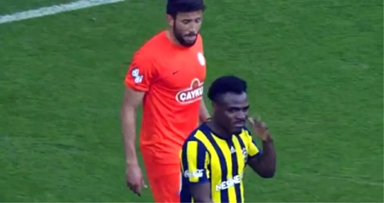 Iraklı Rakibine \'Kokuyorsun\' Hareketi Yapan Emenike, Irkçılıktan Yakındı