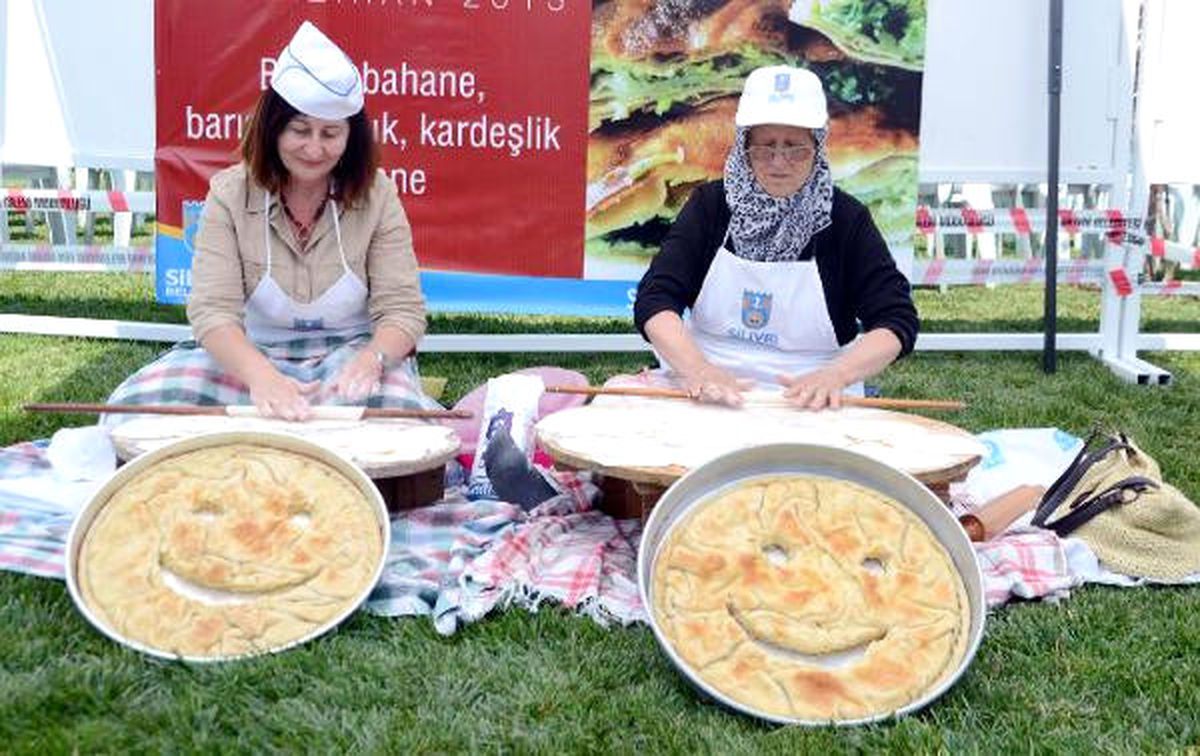 İstanbul\'da Türk-Yunan "Dostluk Böreği" Açıldı
