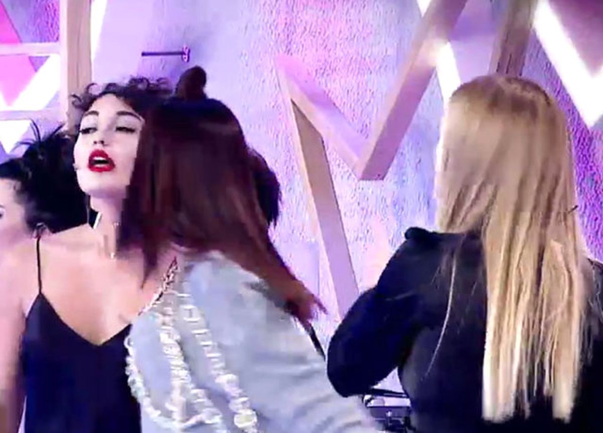 İşte Benim Stilim Stüdyosunda Olay! Bahar ve Emine...