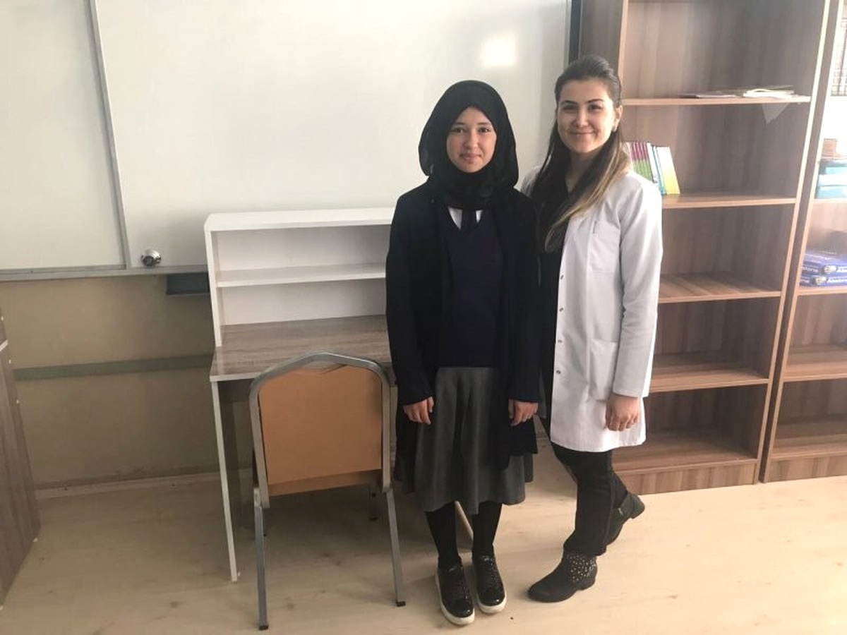 Kaymakam Mağ\'dan 200 Öğrenciye Çalışma Masası