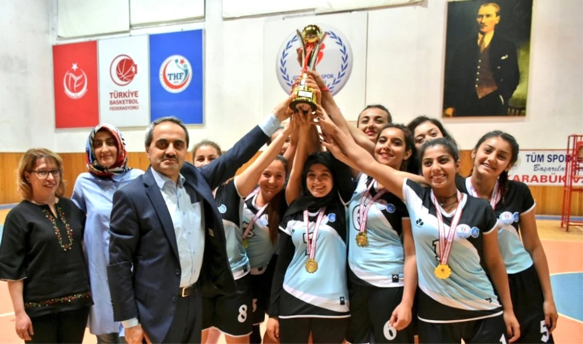 Kyk Voleybol Şampiyonu Hubbi Hatun Kız Yurdu