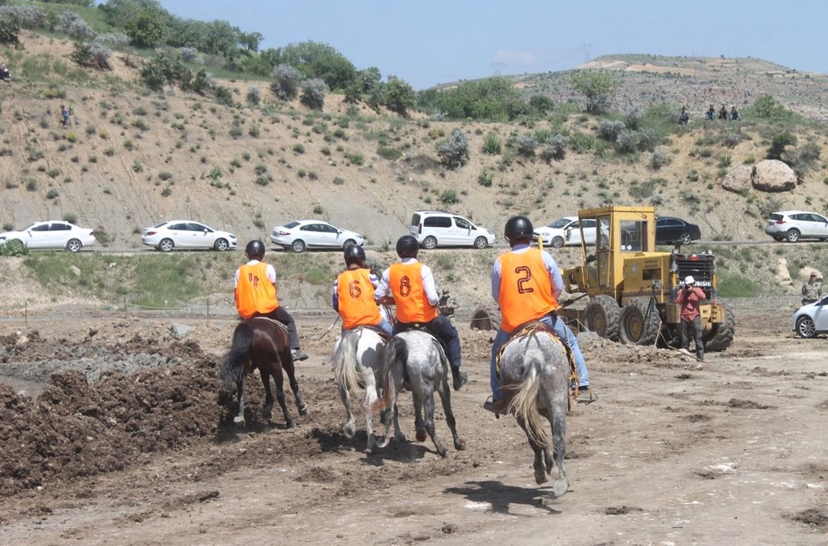 Mardin\'de Geleneksel "Rahvan At Yarışları"