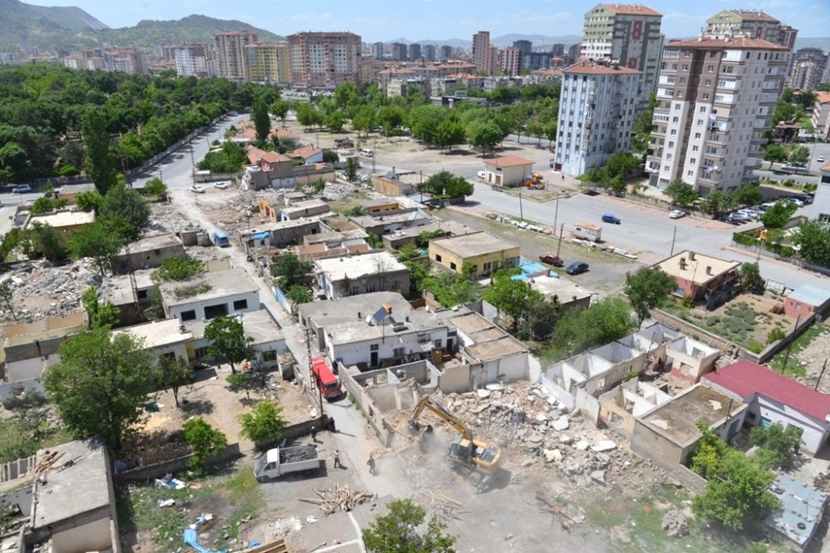 Melikgazi\'de Mahalleler Yenilenerek Gelişiyor
