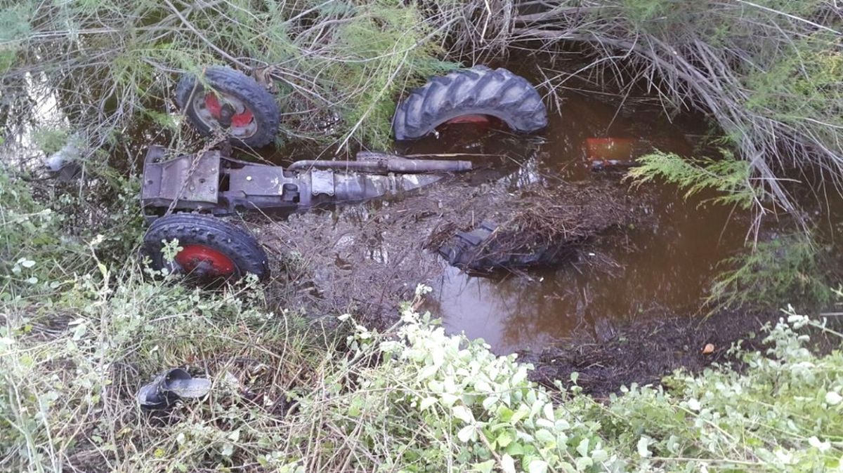 Muğla\'da Traktör Sulama Kanalına Devrildi: 1 Ölü, 1 Yaralı