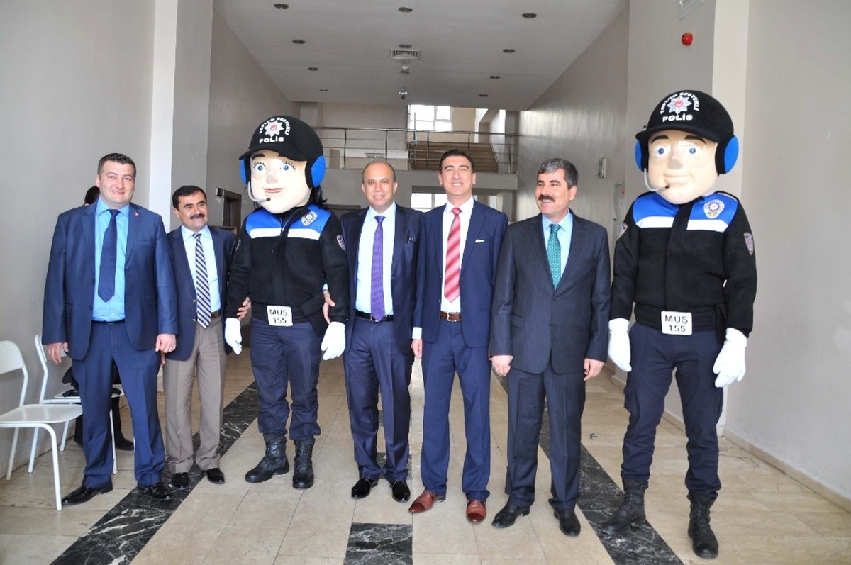 Muş\'ta \'Karayolu Güvenliği ve Trafik Haftası\' Etkinliği