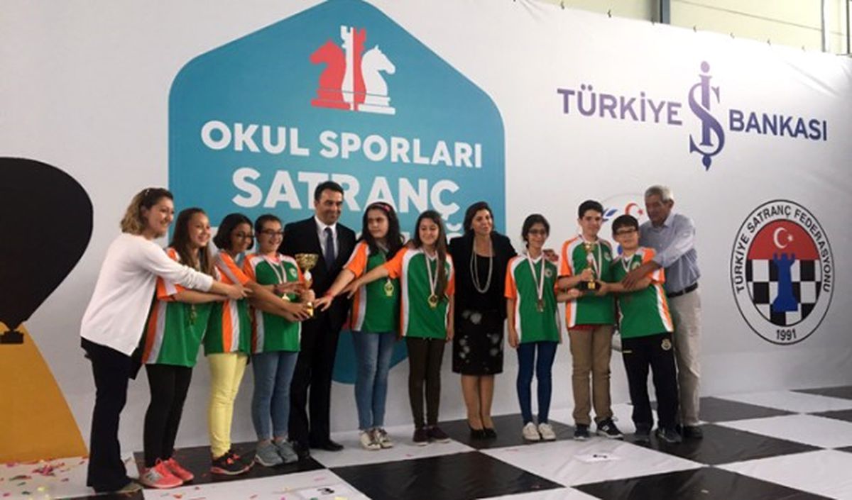 Okullarının Adını Şampiyonluğa Yazdırdılar