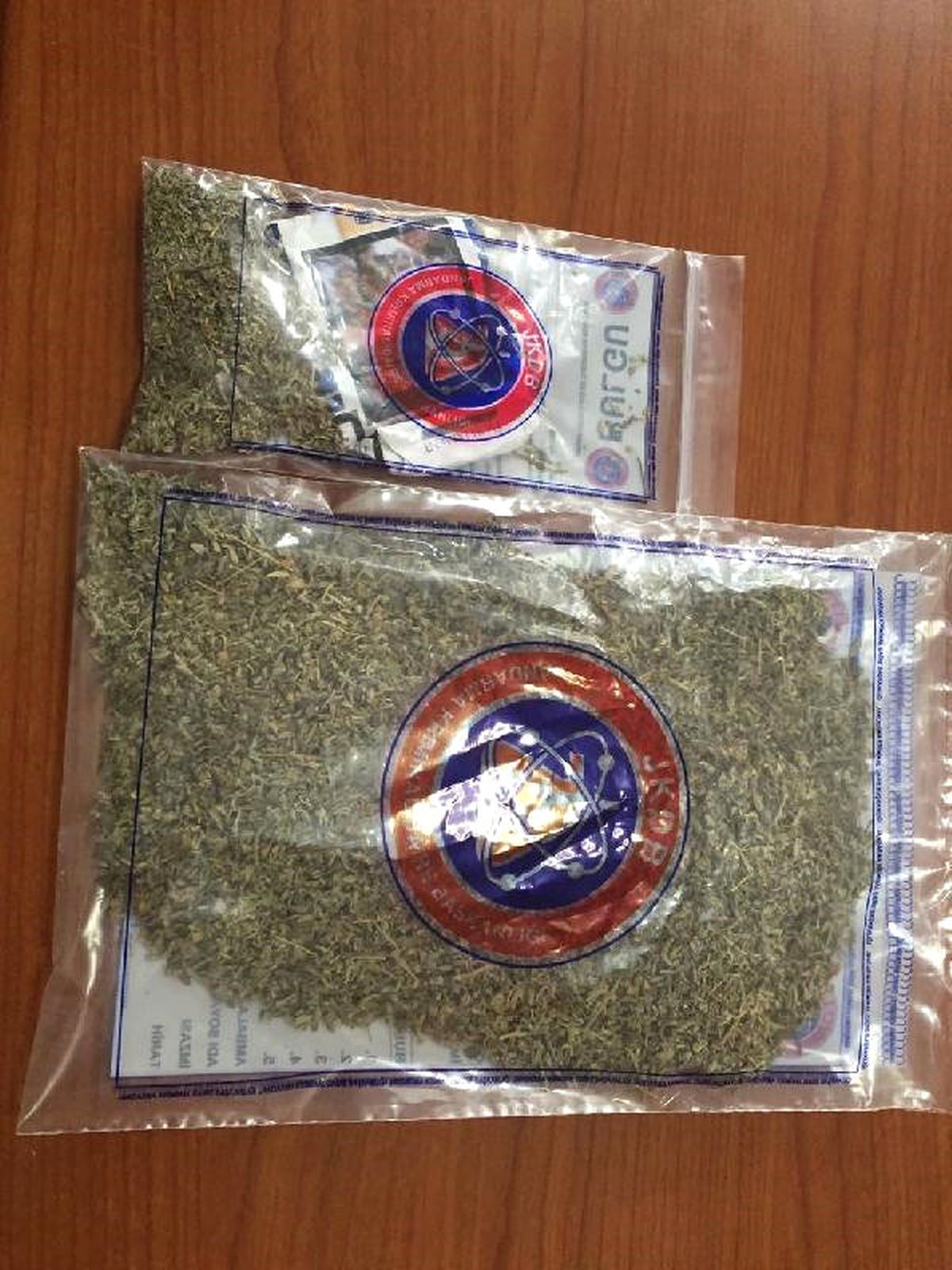 Otoyol Kenarına Araçlarını Park Edip Bonzai İçerken Yakalandılar