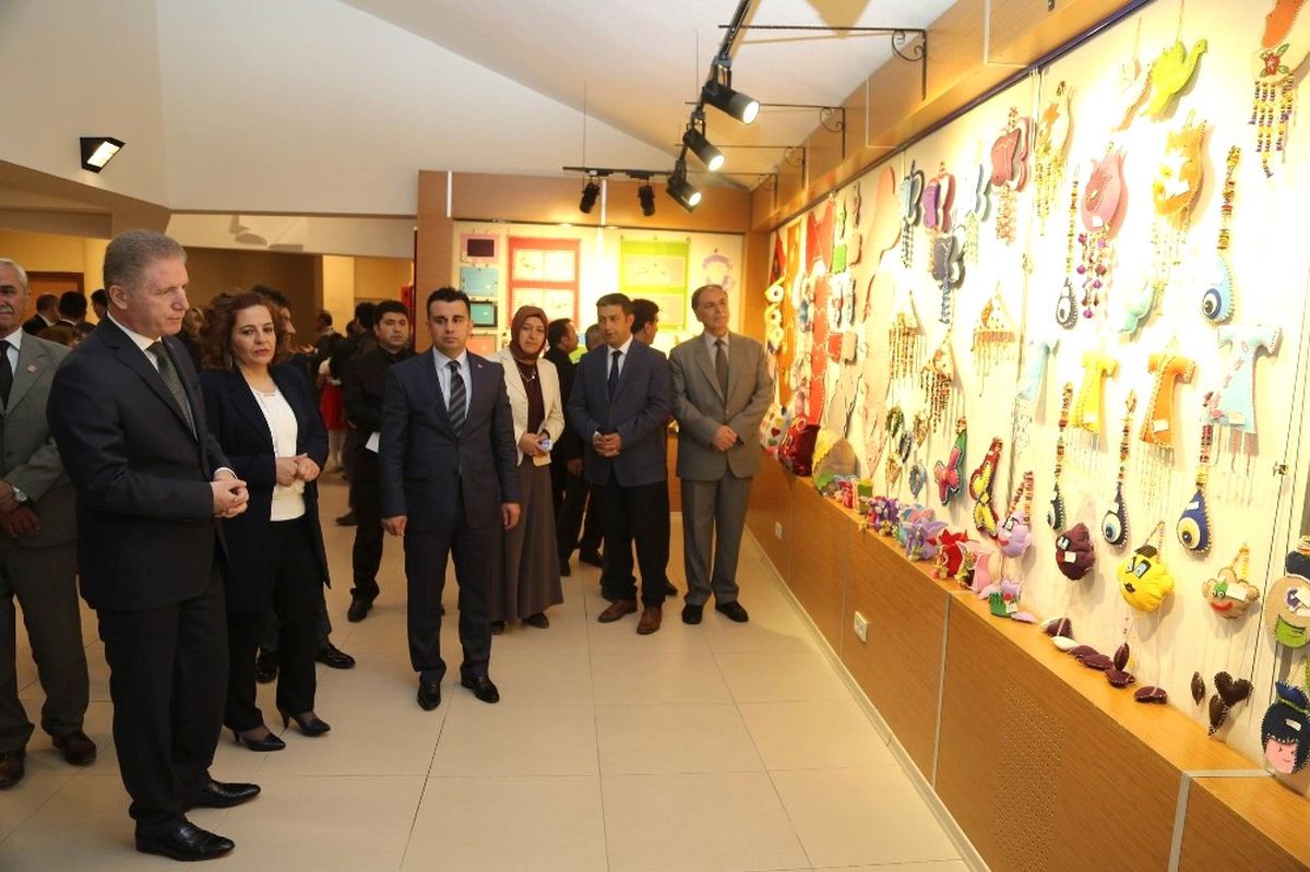 Sevgi Evleri\'nde Kalan Çocuklar El Sanatları Sergisi Açtı