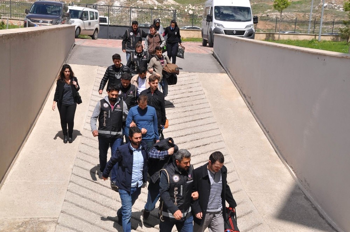 Sivas\'ta Fetö\'nün Mahrem İmamları Adliyeye Sevk Edildi