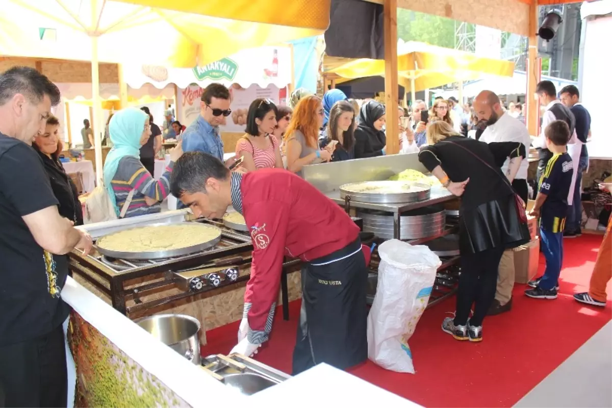 Tatlıfest\'te Meşhur Kadayıfçı Sıtkı Usta Rüzgarı Esti