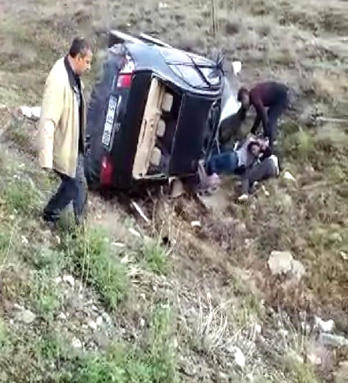 Tır ile Otomobil Çarpıştı: 2 Ölü 3 Yaralı (2)