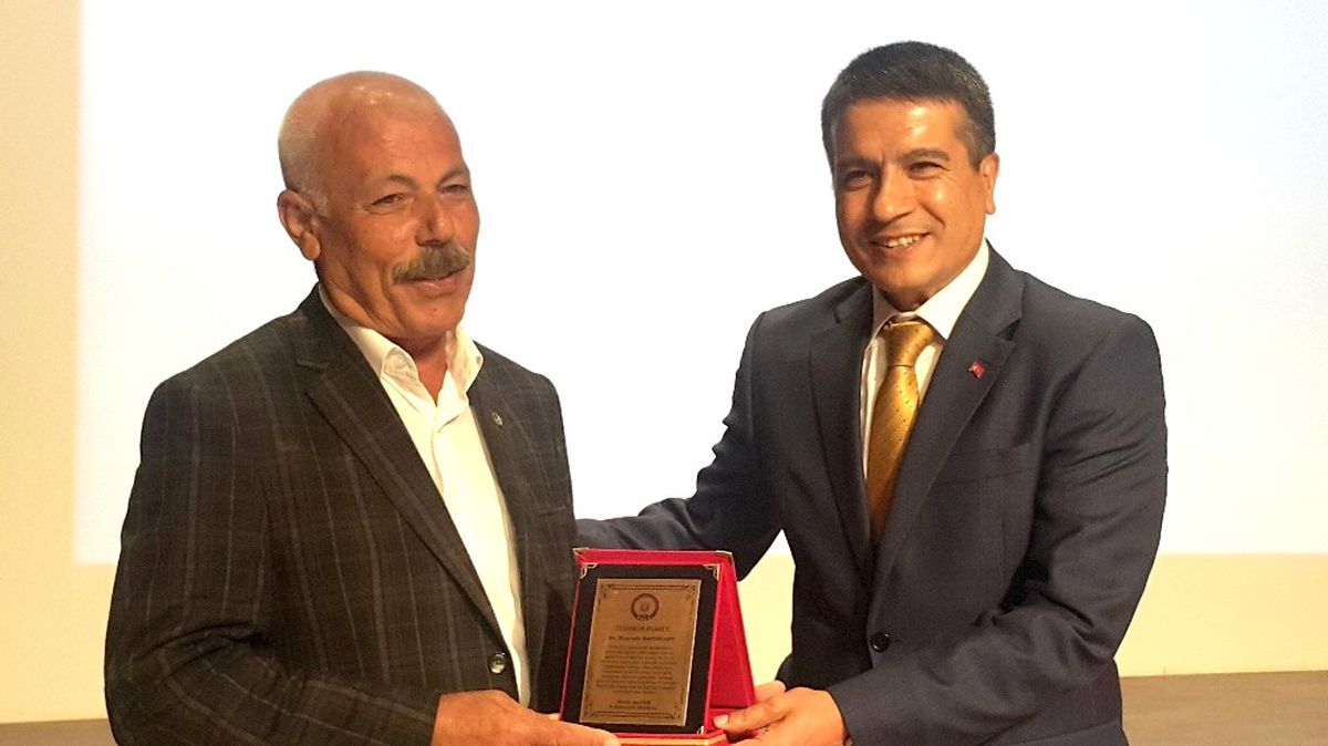 Trafik Cezasına Sevinen Adama Plaket