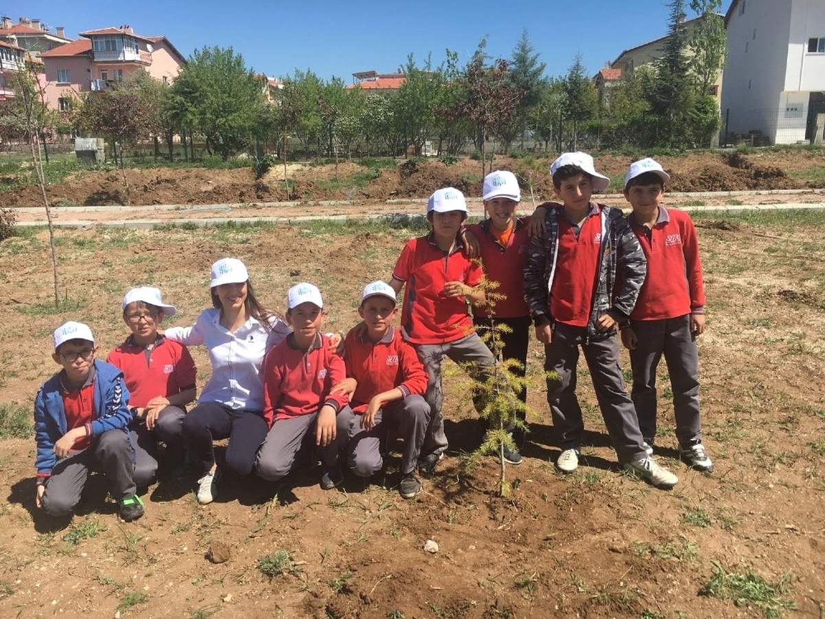 Uşaklı Minikler Gelecek İçin Fidan Dikti