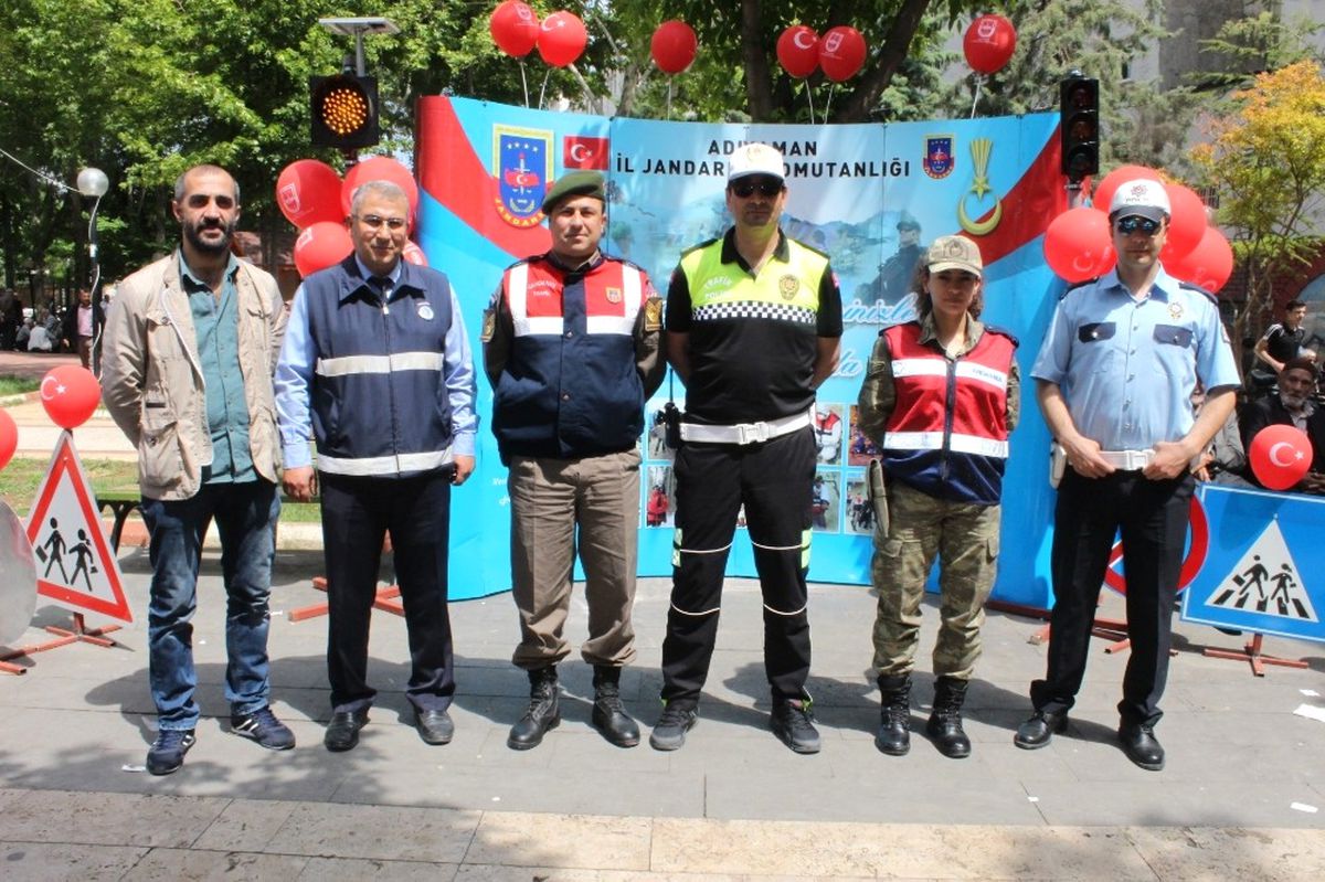 Vatandaşlar Trafik Haftasında Bilgilendirildi