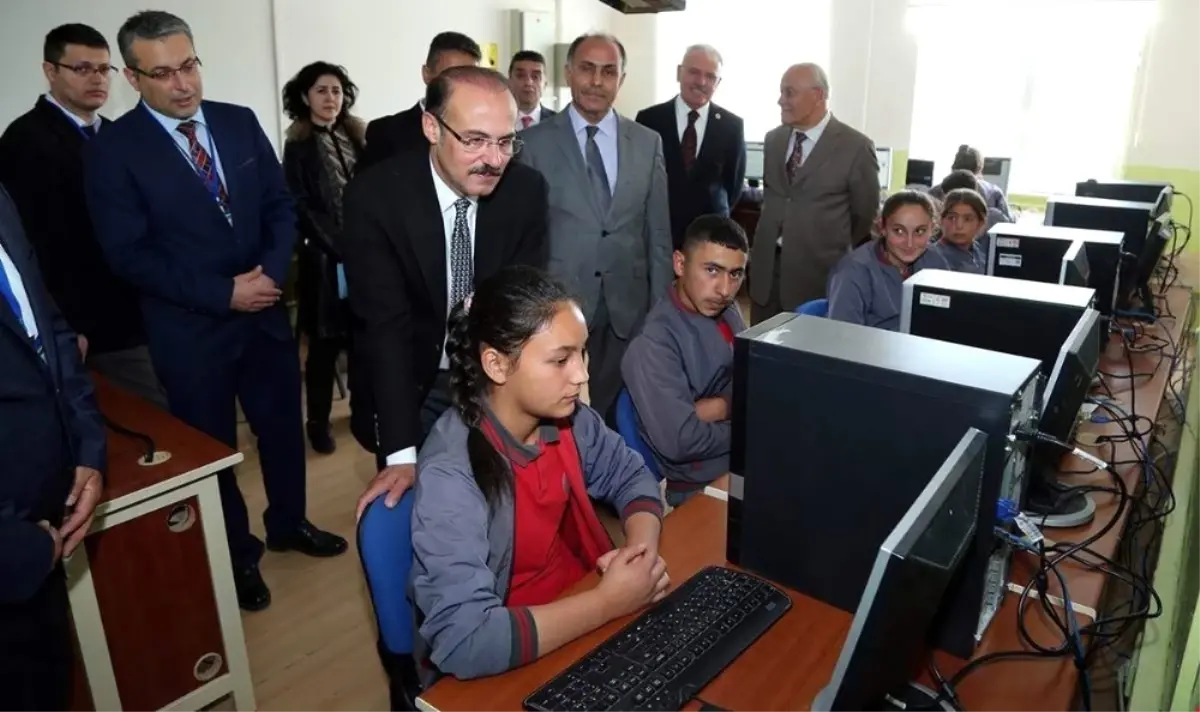 Yozgat\'ta Köy Okullarına Bilişim Sınıfı Kuruluyor