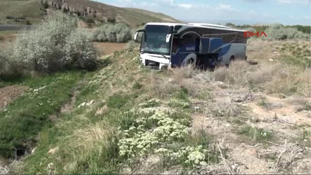 Yozgat Yolcu Otobüsü Şarampole Düştü, Uçurumun Kenarında Durdu: 10 Yaralı