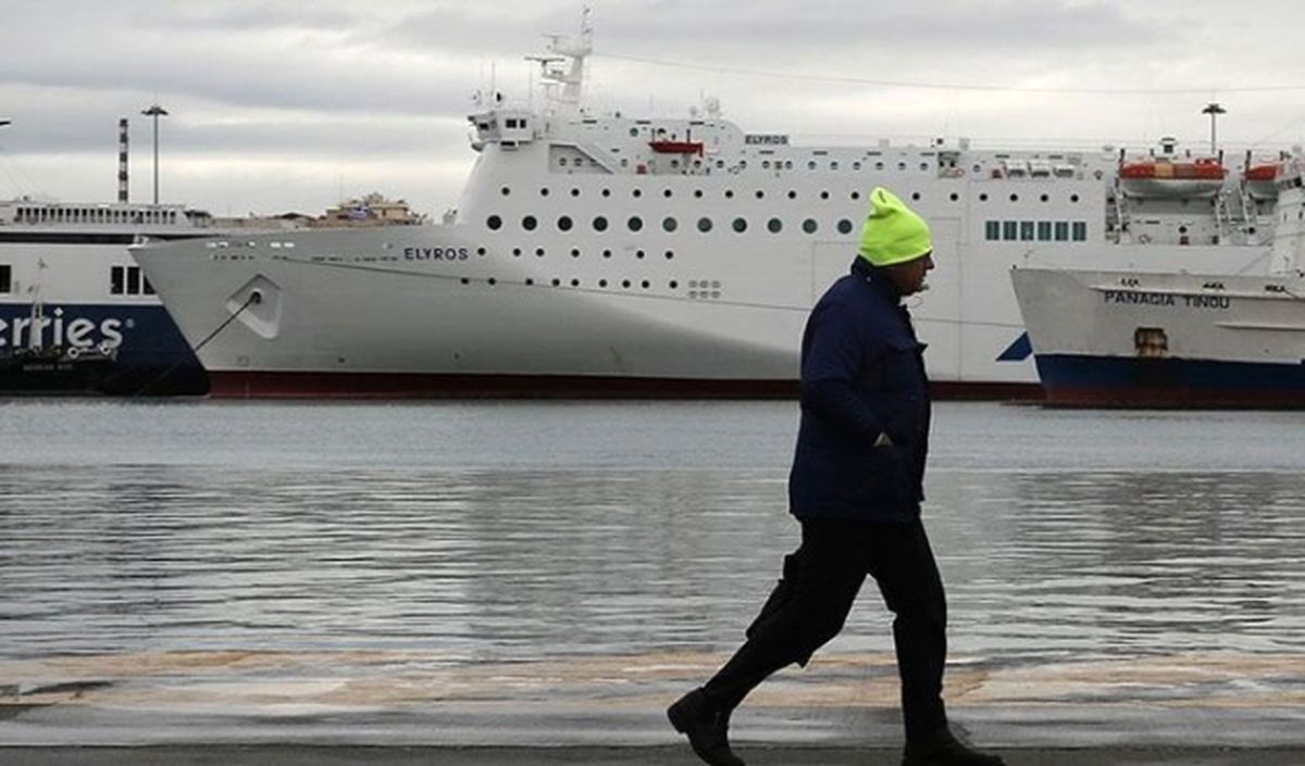 Yunanistan\'da Grev Deniz Seferlerini Durduruyor