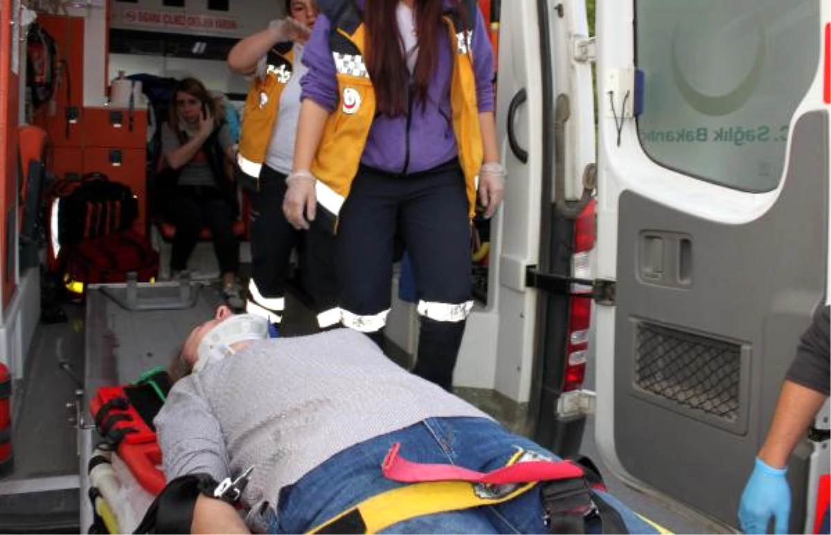 Zonguldak\'ta İki Otomobil Çarpıştı; 4 Yaralı