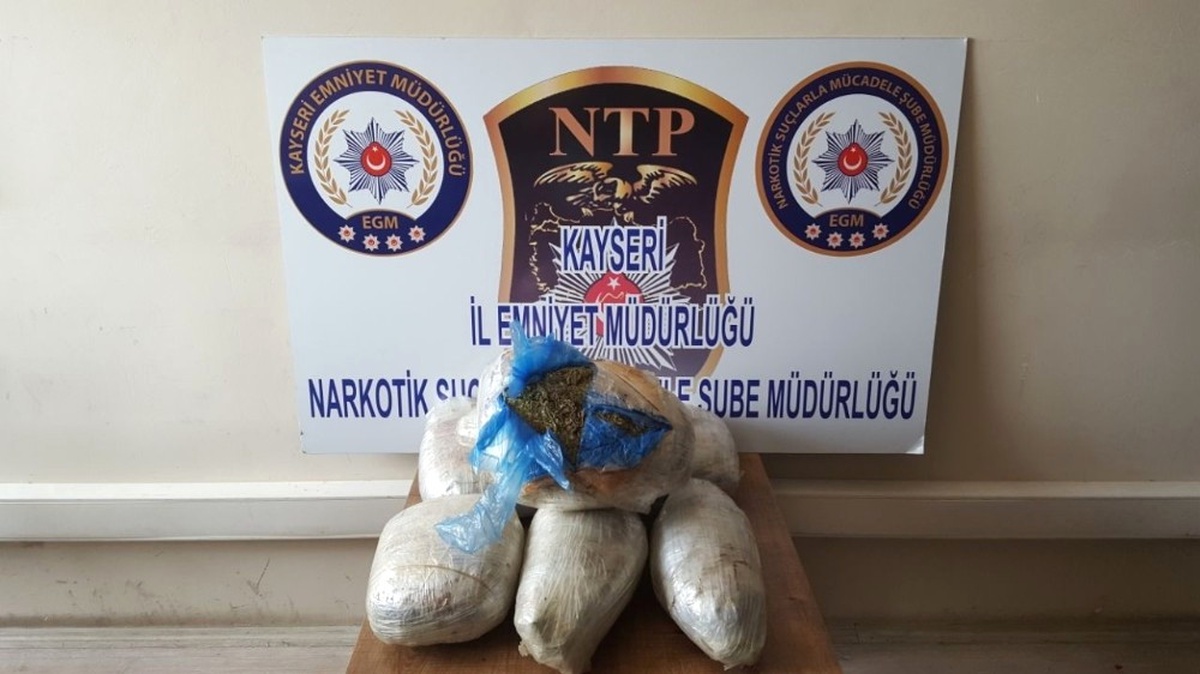 10.5 Kilo Esrarla Yakalanan Zanlı Adliyeye Sevk Edildi