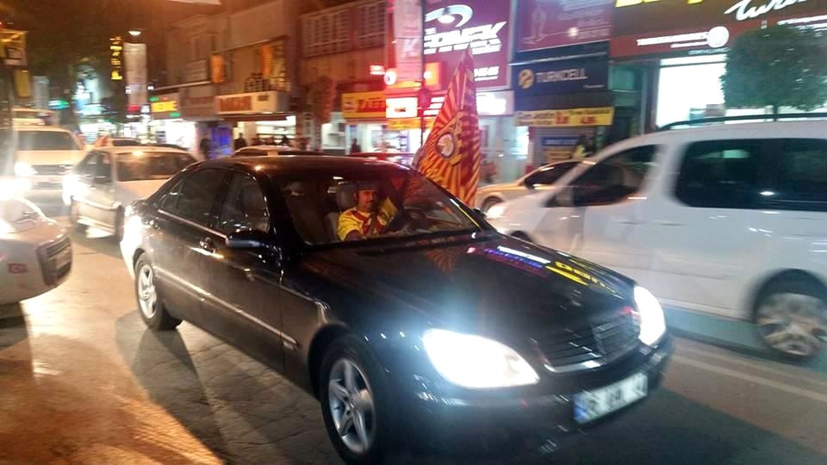 Adana Demirspor Galibiyeti Evkur Yeni Malatyaspor Taraftarını Sokağa Döktü