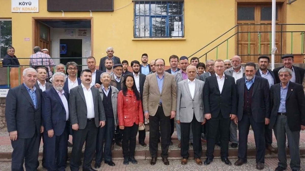 AK Parti Heyeti Yakakayı Mahallesi\'ndeki Yağmur Duasına Katıldı