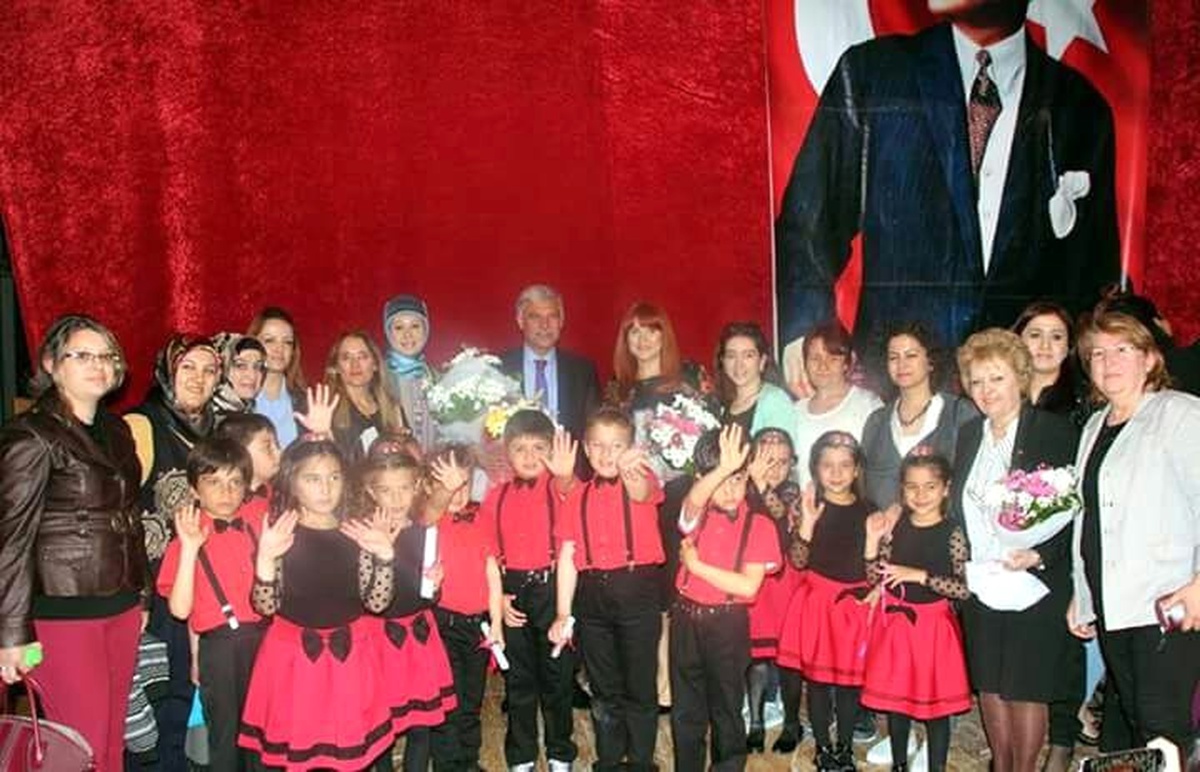 Anneler Günü Öncesi Anaokulu Öğrencilerinden Annelerine Sürpriz