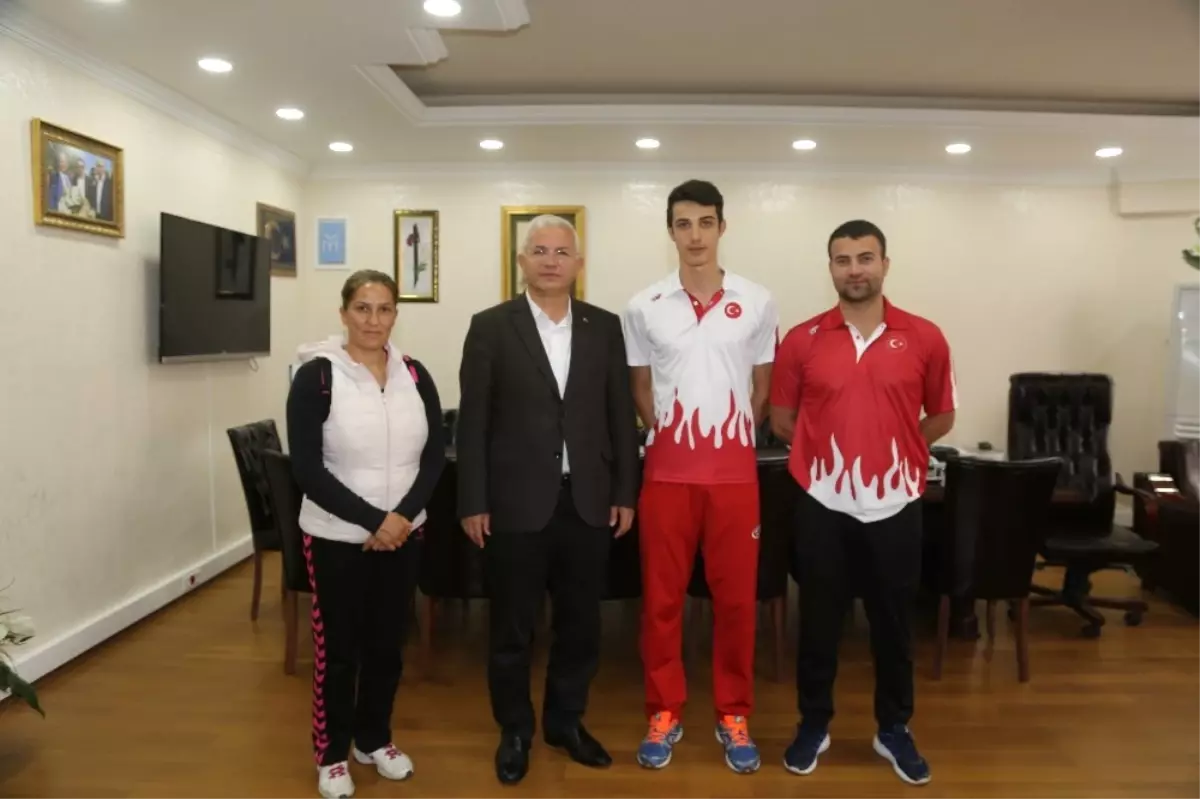 Atletizm Milli Takımına Seçildi, Torbalı\'nın Gururu Oldu