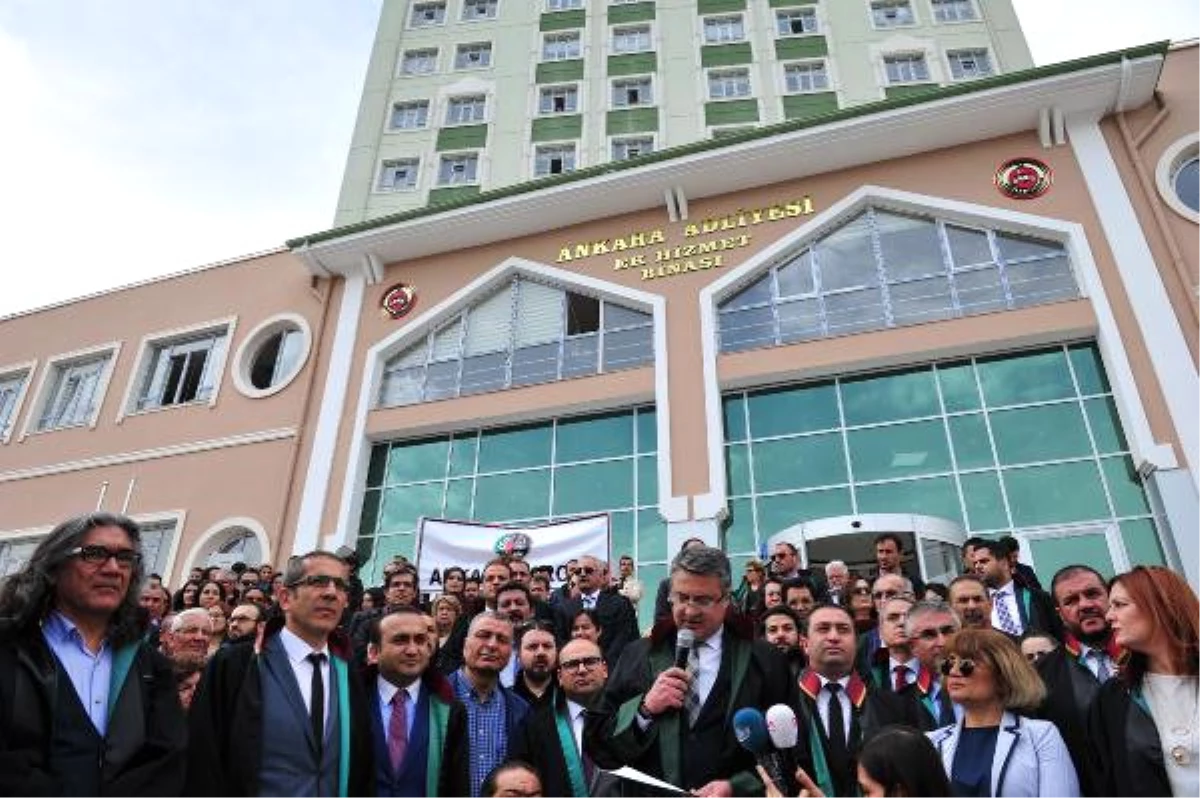 Avukatlar, Adliyenin Yeni Hizmet Binasını Protesto Etti