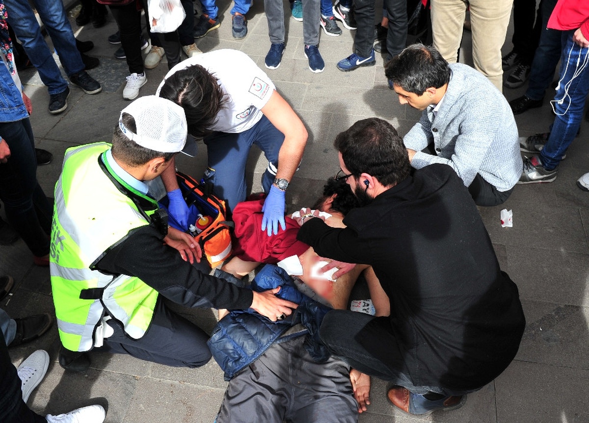 Bayrak Satıcıları Arasındaki Tartışma Kanlı Bitti