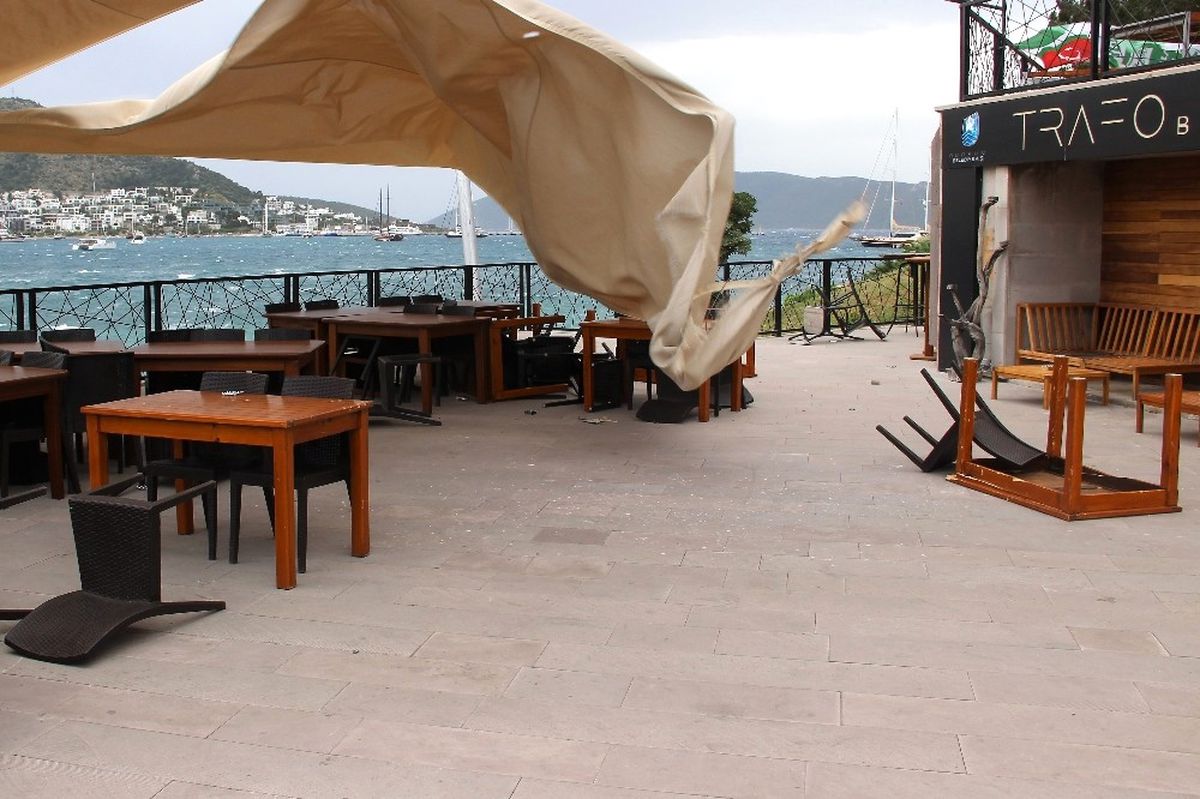 Bodrum\'da Fırtına Hayatı Olumsuz Etkiledi