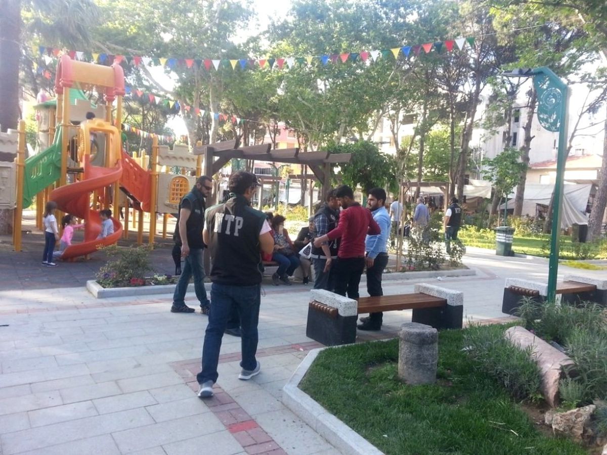 Burhaniye\'de Narkotik Ekipleri Sokak Satıcılarına Savaş Açtı