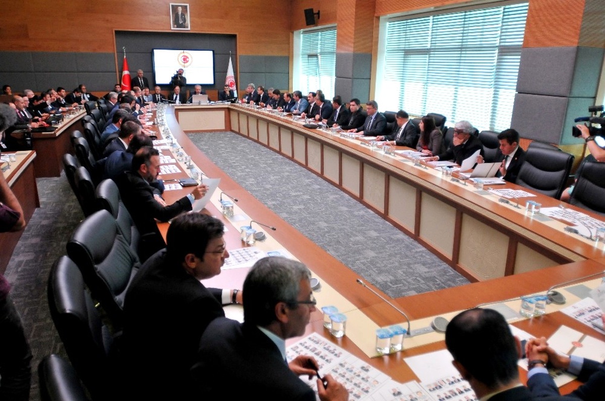 CHP\'li ve Hdp\'li Vekiller, Komisyonu Terk Etti