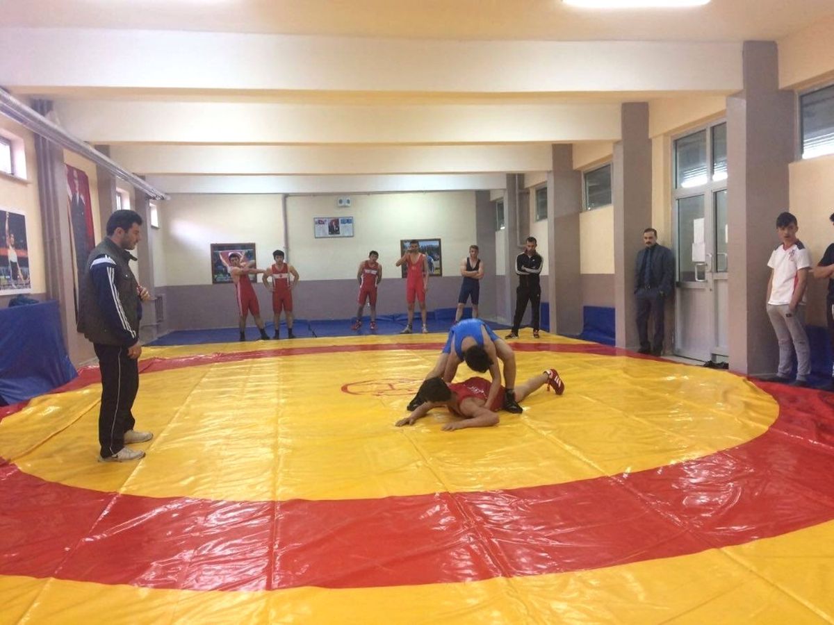Çıldır\'da Güreş Müsabakaları Kıran Kırana Geçti